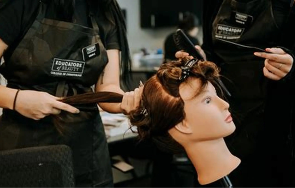 أهمية تدريب عاملات الصالون: 9 فوائد تزيد جودة الخدمة وأرباح الصالون