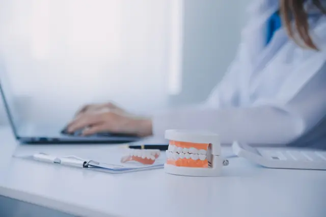 أهم تحديات إدارة عيادات التجميل وعيادات الأسنان وحلولها التقنية 